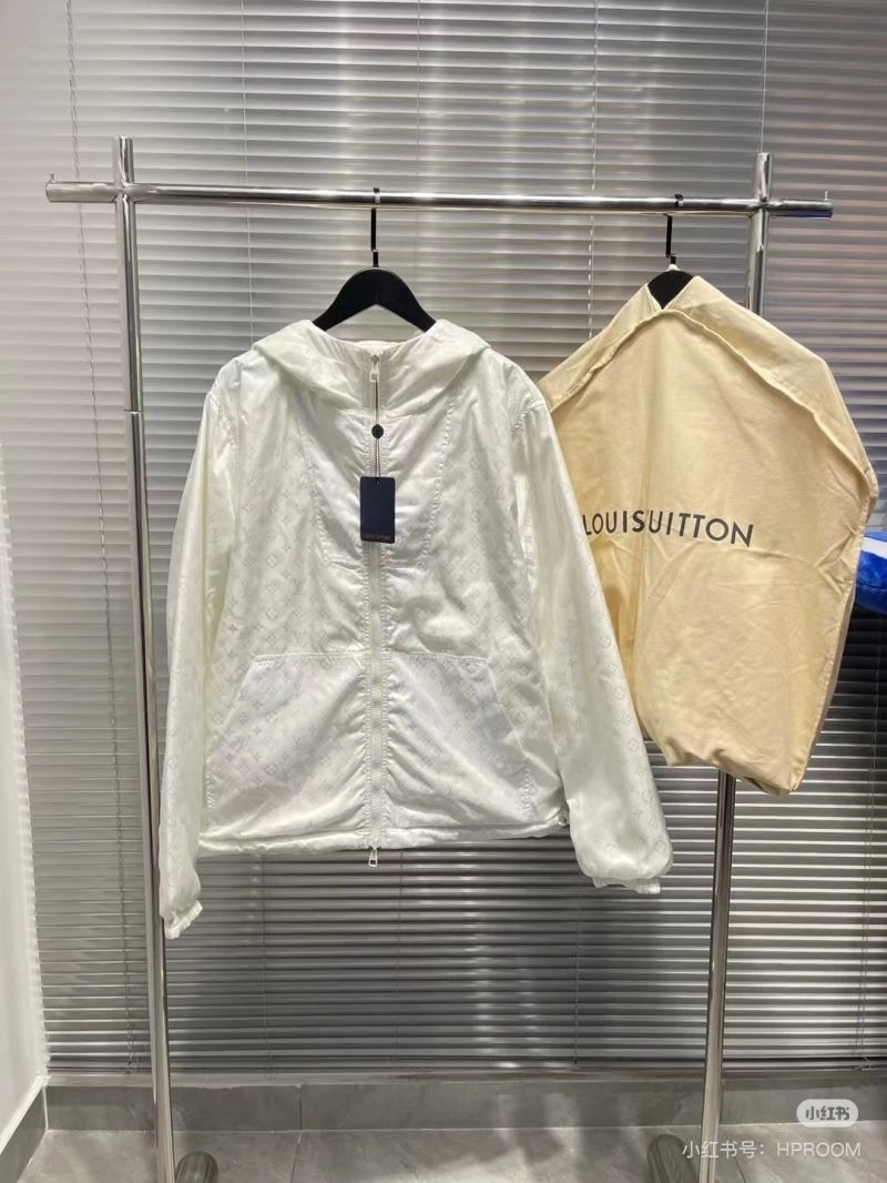 Louis Vuitton Outwear EyeCatching 136730