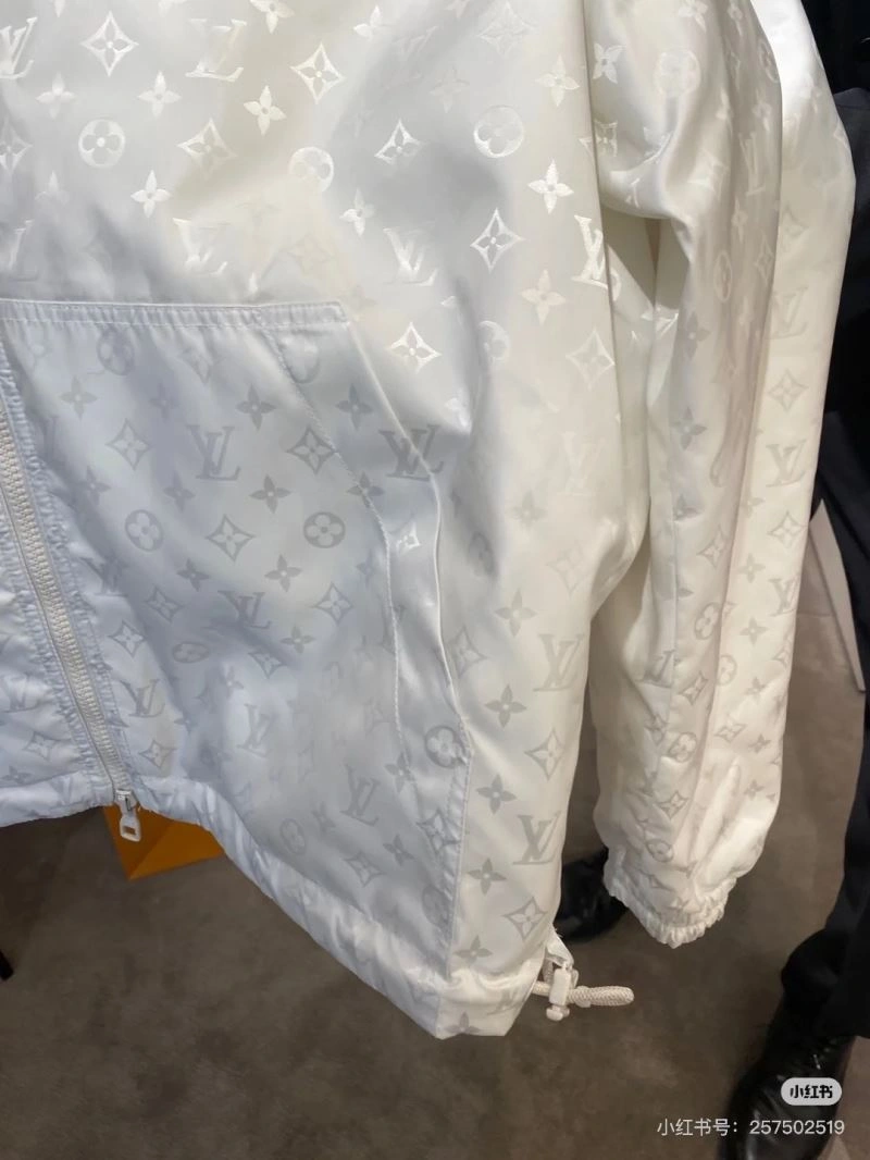 Louis Vuitton Outwear EyeCatching 136730