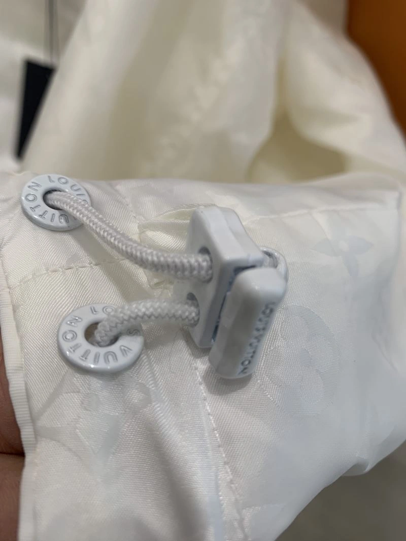 FlexibleFit Louis Vuitton Outwear 136722