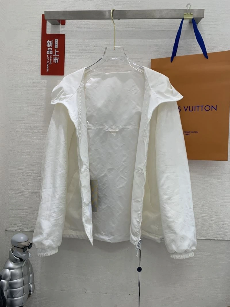 FlexibleFit Louis Vuitton Outwear 136722