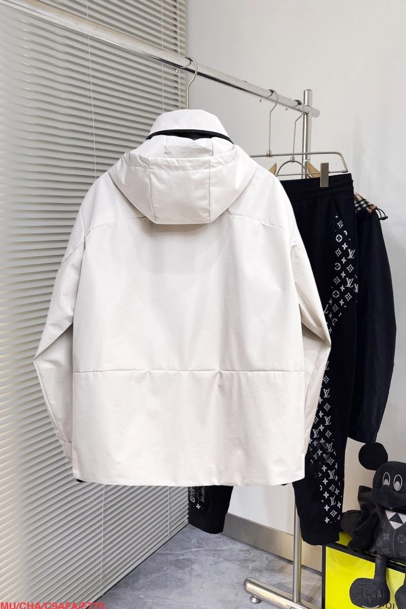 UrbanStyle Louis Vuitton Outwear 136717