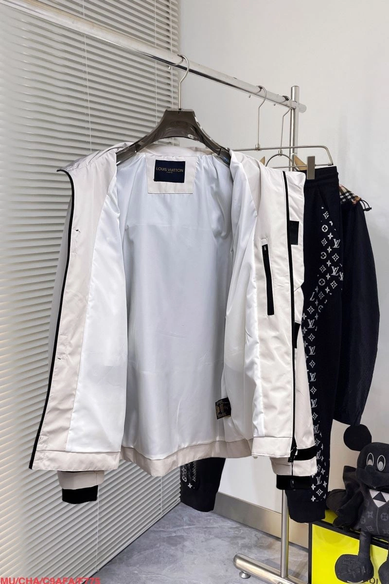 UrbanStyle Louis Vuitton Outwear 136717