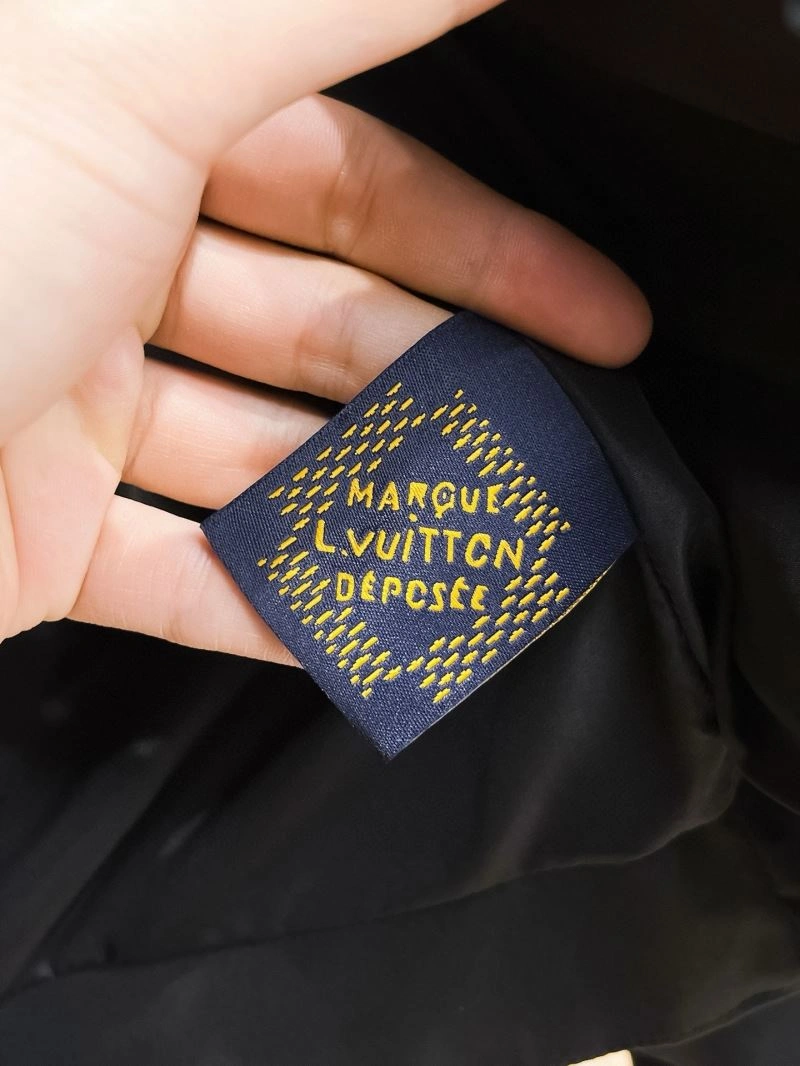 Refined Louis Vuitton Outwear 136715