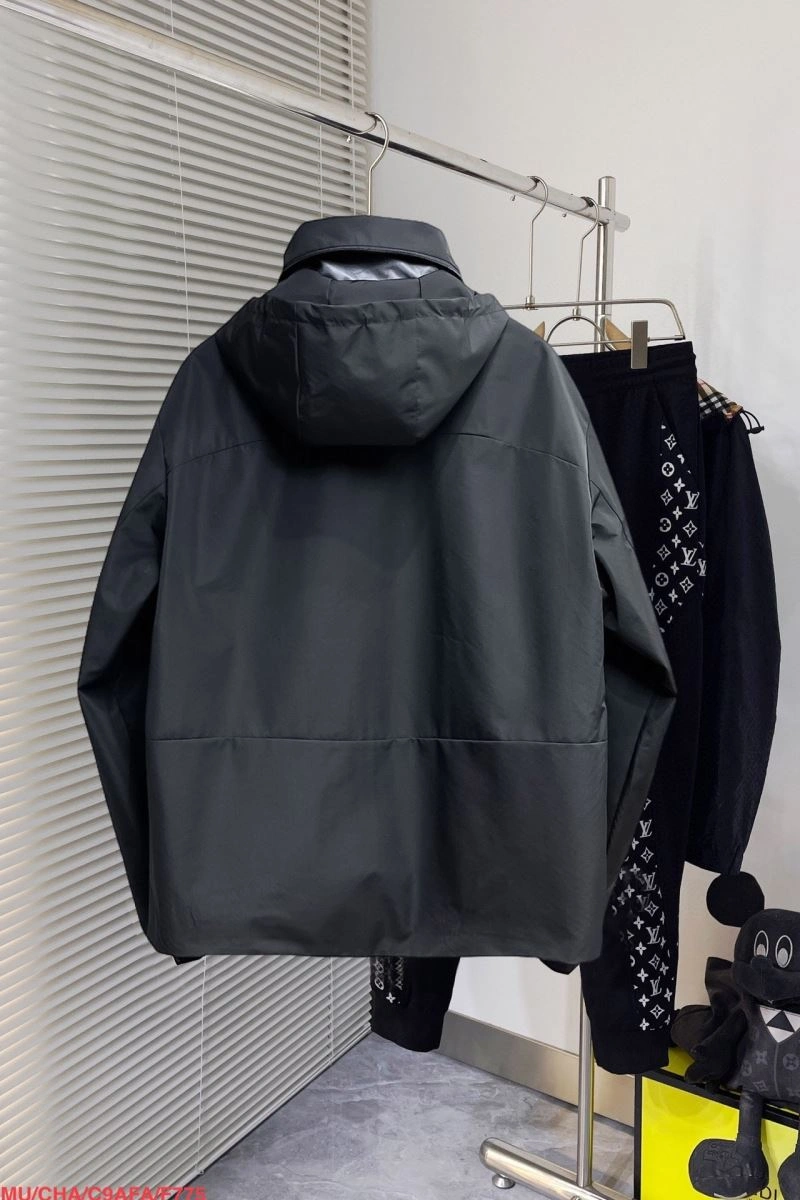 Refined Louis Vuitton Outwear 136715