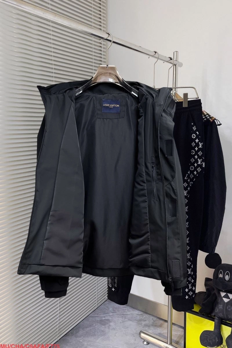 Refined Louis Vuitton Outwear 136715