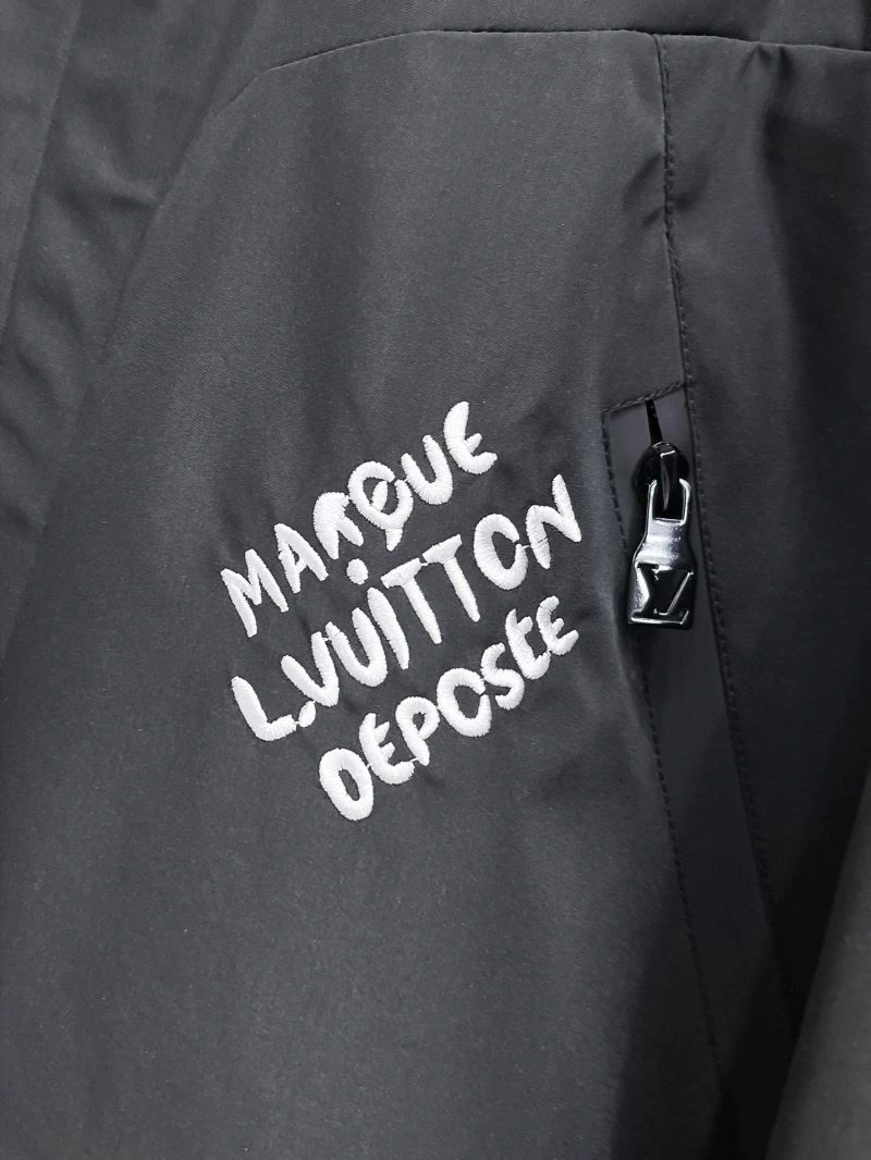 Refined Louis Vuitton Outwear 136715