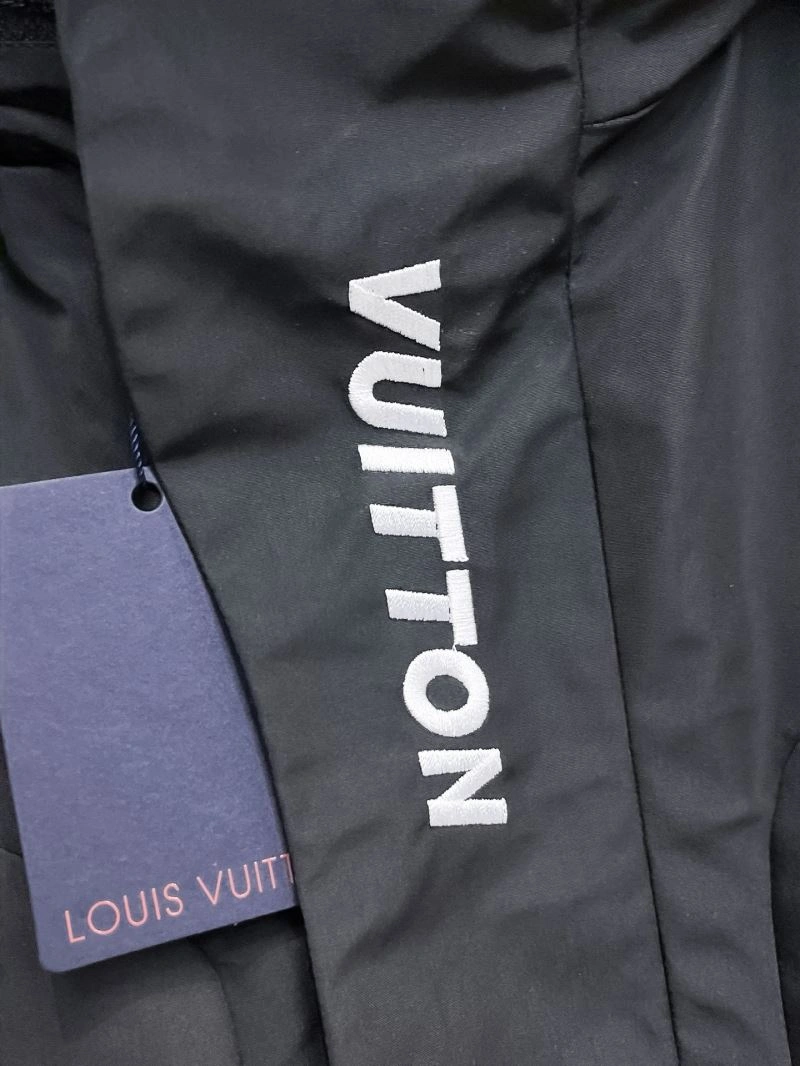 Refined Louis Vuitton Outwear 136715