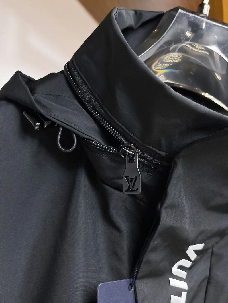 Refined Louis Vuitton Outwear 136715