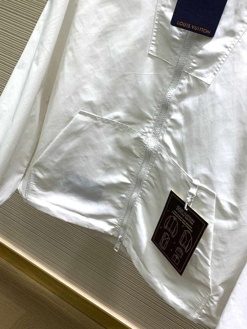 Timeless Louis Vuitton Outwear 136709