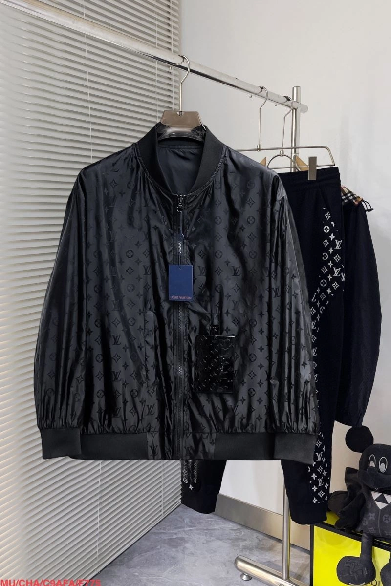 Louis Vuitton Outwear Stretchable 136708