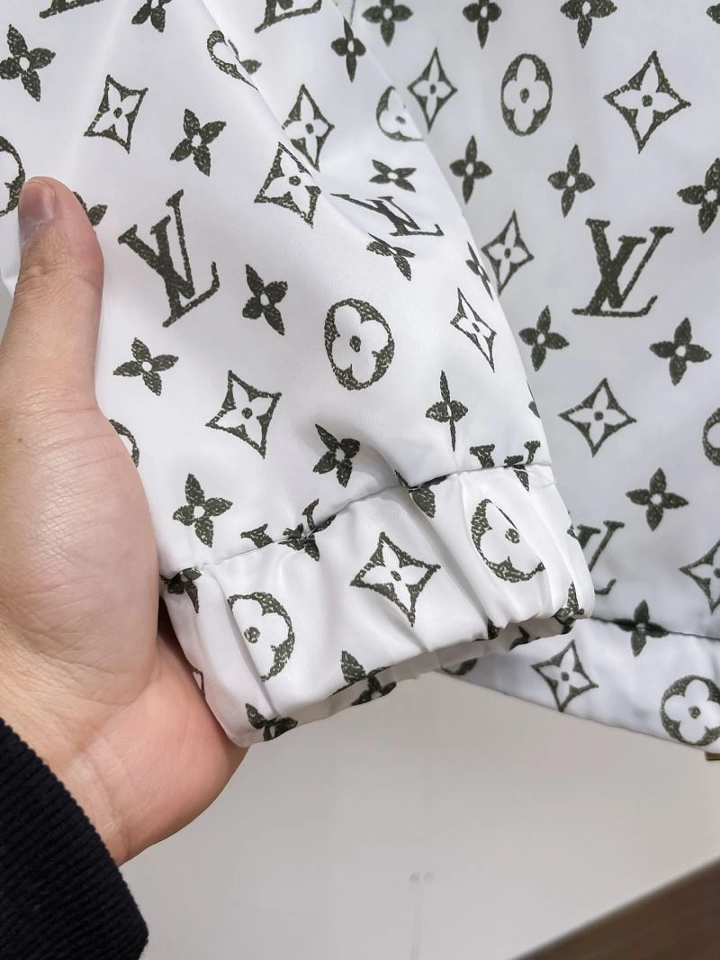 Snug Louis Vuitton Outwear 136702