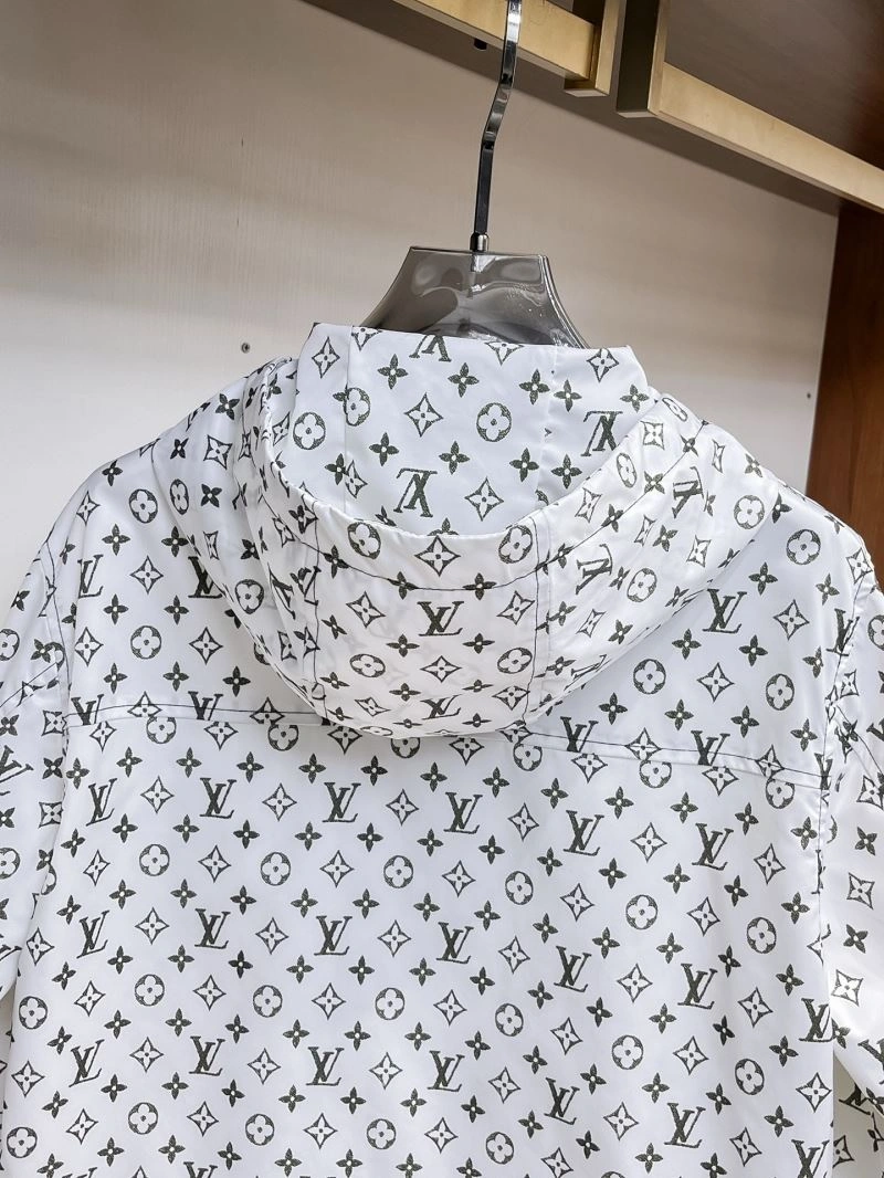 Snug Louis Vuitton Outwear 136702