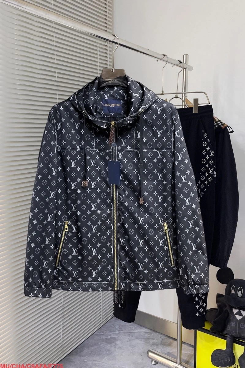 Trendsetting Louis Vuitton Outwear 136705