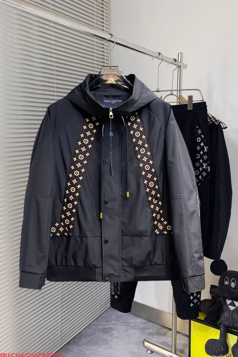 TechFriendly Louis Vuitton Outwear 136711