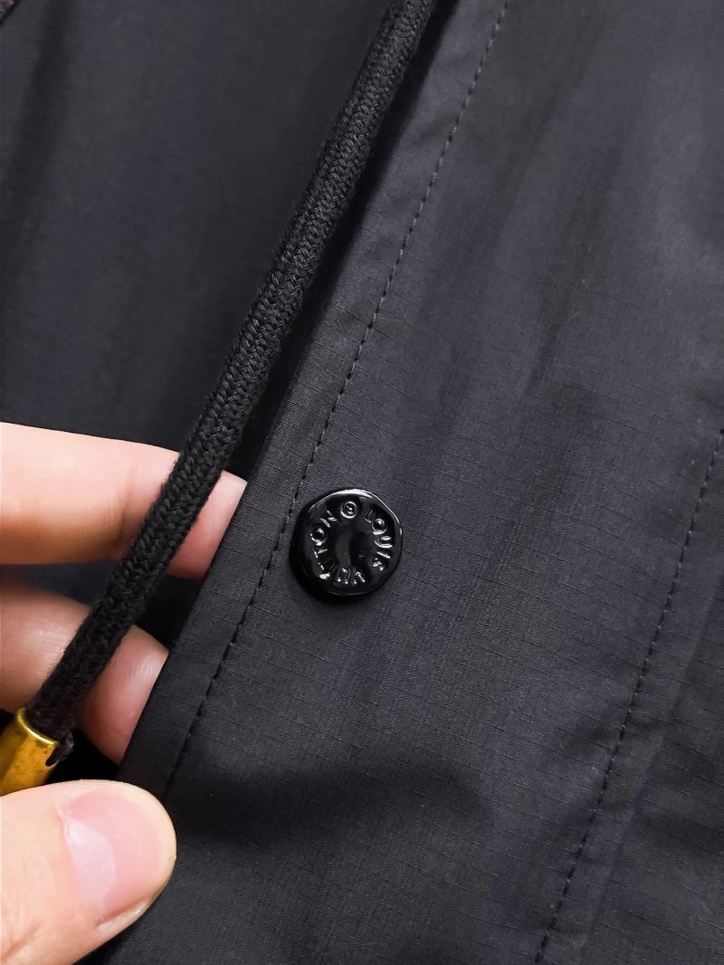 TechFriendly Louis Vuitton Outwear 136711