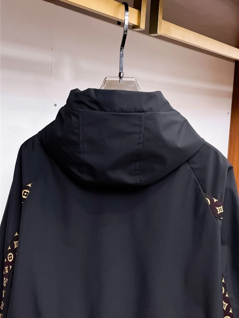 TechFriendly Louis Vuitton Outwear 136711