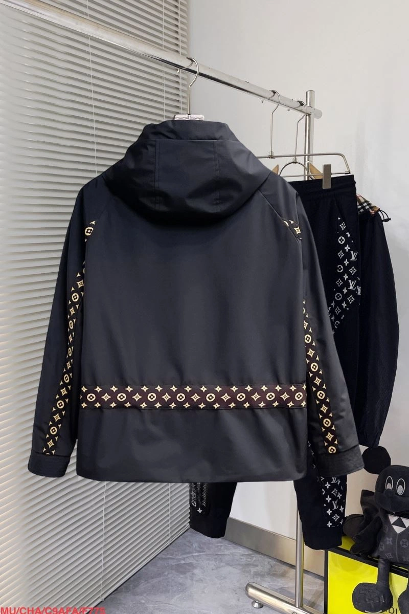 TechFriendly Louis Vuitton Outwear 136711