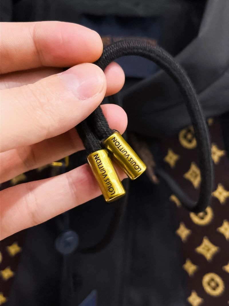 TechFriendly Louis Vuitton Outwear 136711