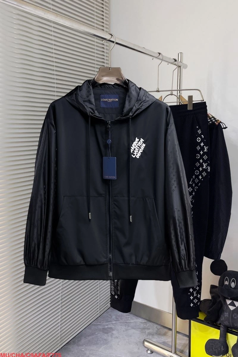 Lightweight Louis Vuitton Outwear 136721