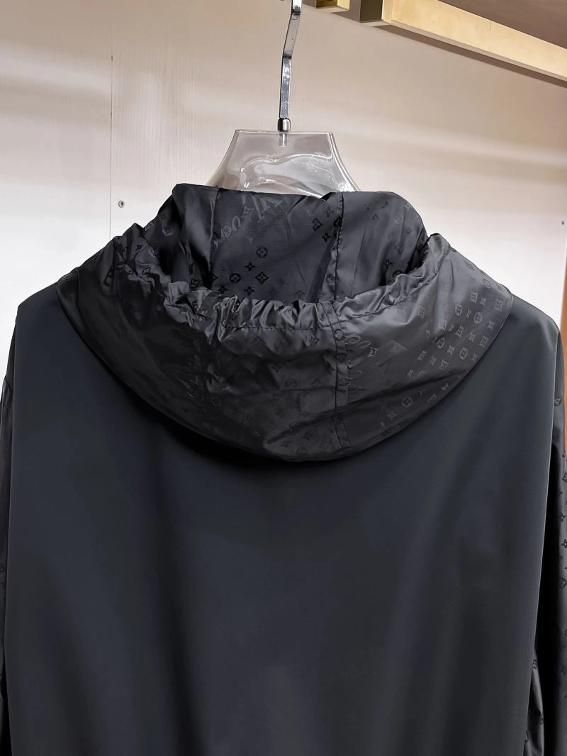 Lightweight Louis Vuitton Outwear 136721