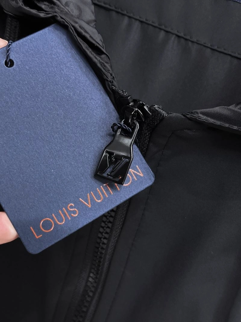 Lightweight Louis Vuitton Outwear 136721
