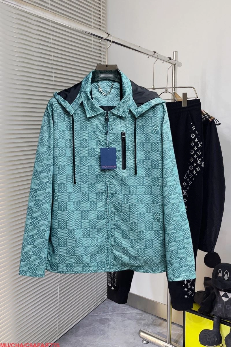 WellDesigned Louis Vuitton Outwear 136700
