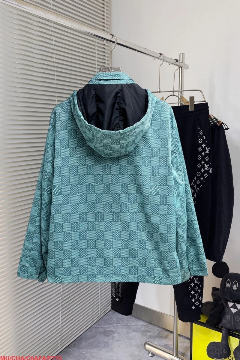 WellDesigned Louis Vuitton Outwear 136700