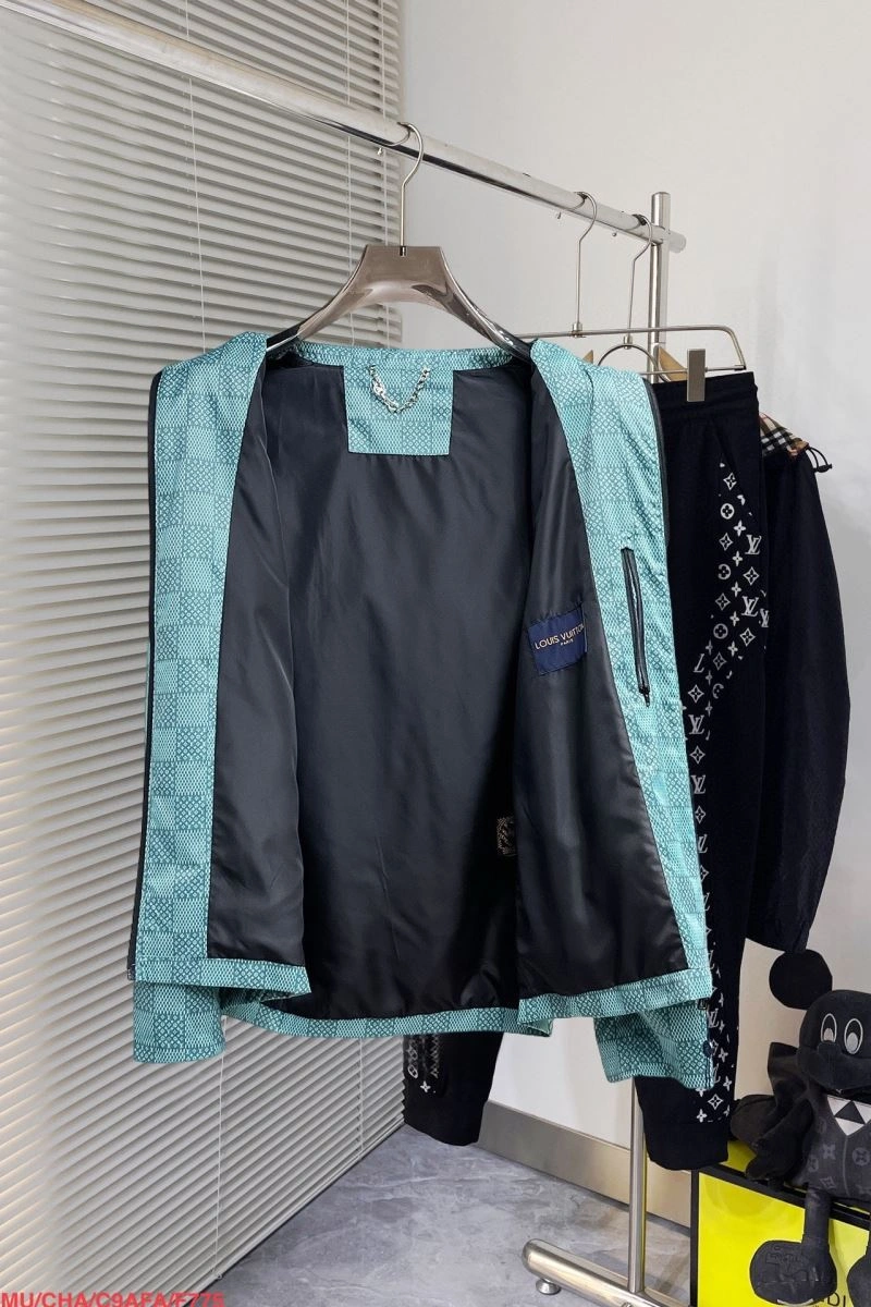 WellDesigned Louis Vuitton Outwear 136700