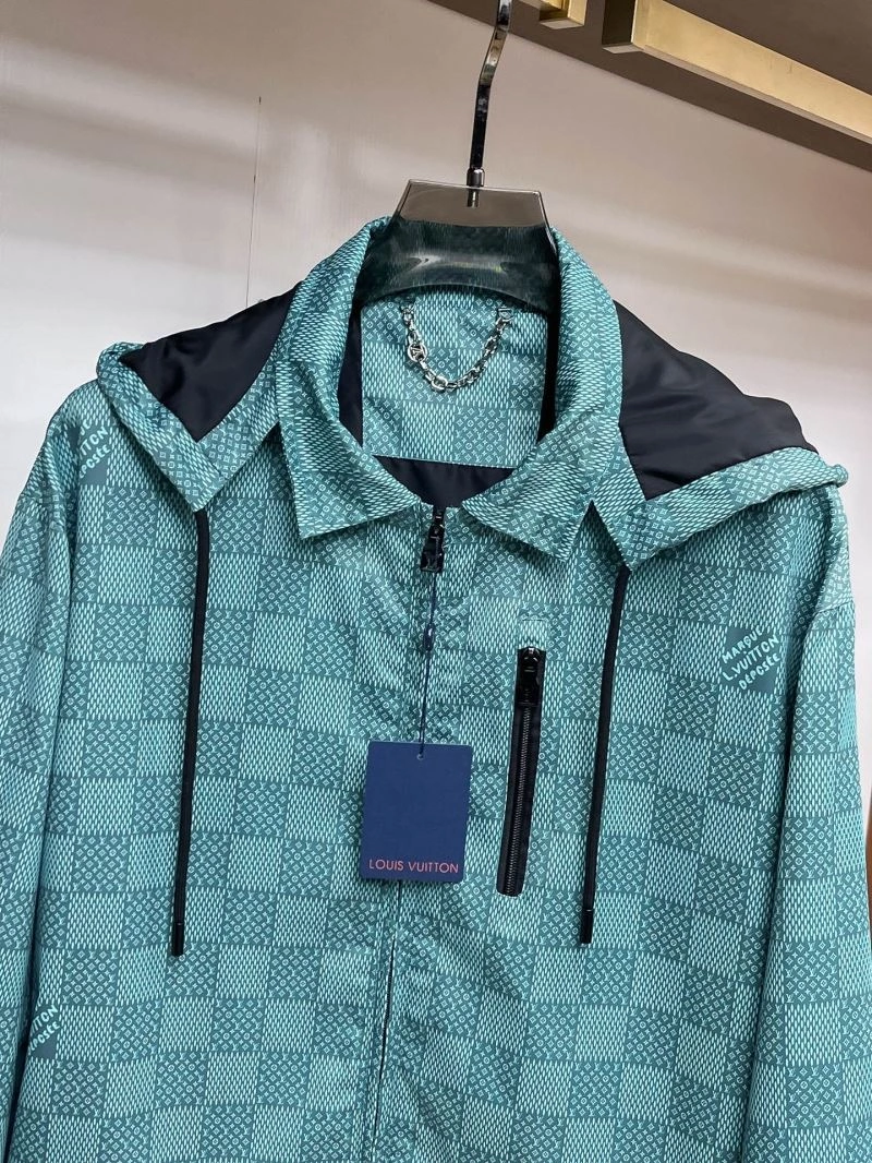 WellDesigned Louis Vuitton Outwear 136700