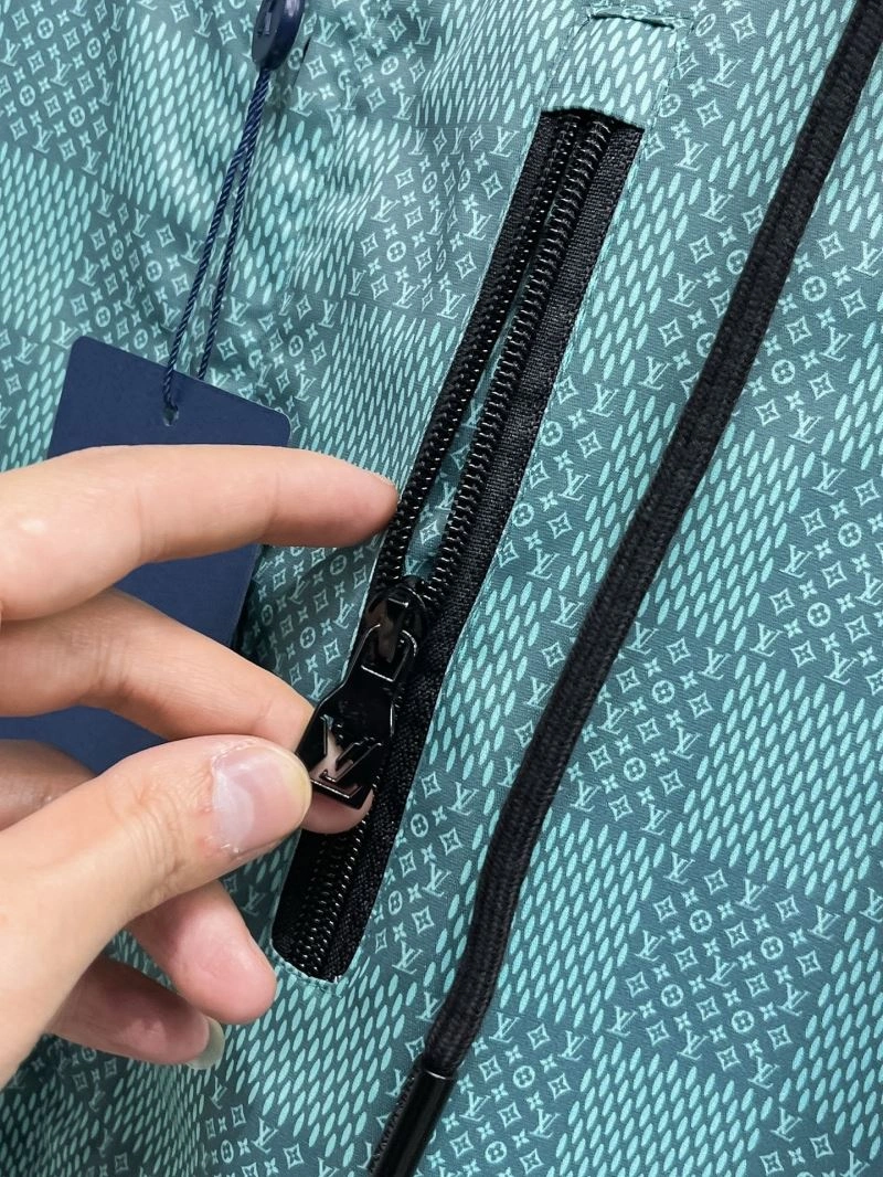 WellDesigned Louis Vuitton Outwear 136700