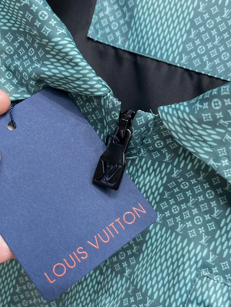WellDesigned Louis Vuitton Outwear 136700