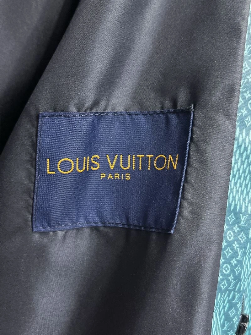 WellDesigned Louis Vuitton Outwear 136700