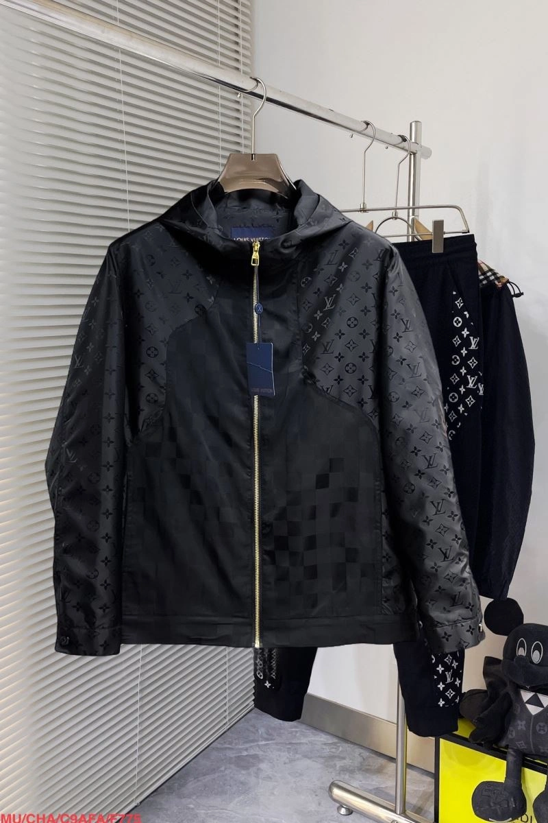 Practical Louis Vuitton Outwear 136692