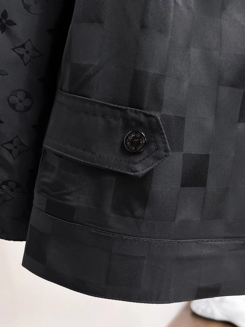 Practical Louis Vuitton Outwear 136692