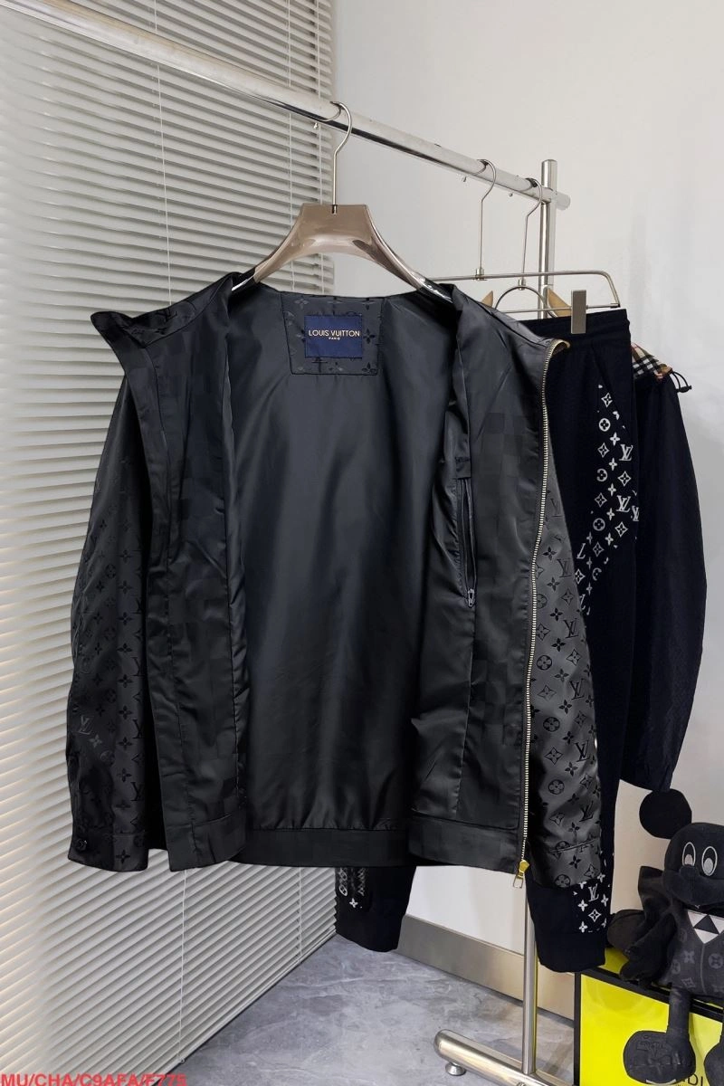 Practical Louis Vuitton Outwear 136692