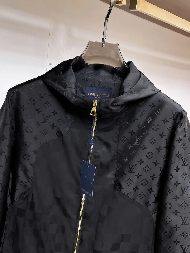 Practical Louis Vuitton Outwear 136692