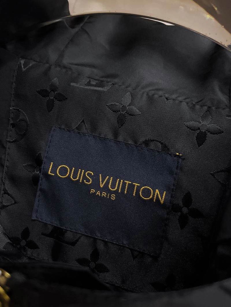 Practical Louis Vuitton Outwear 136692
