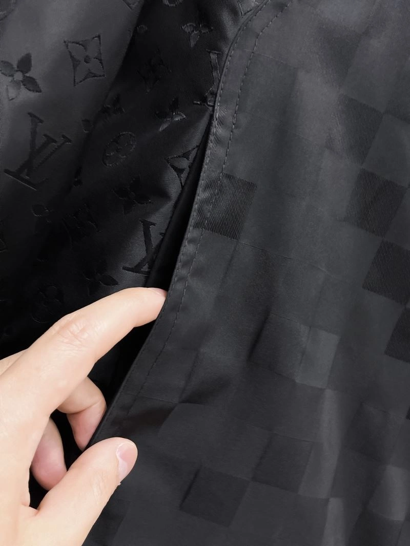 Practical Louis Vuitton Outwear 136692