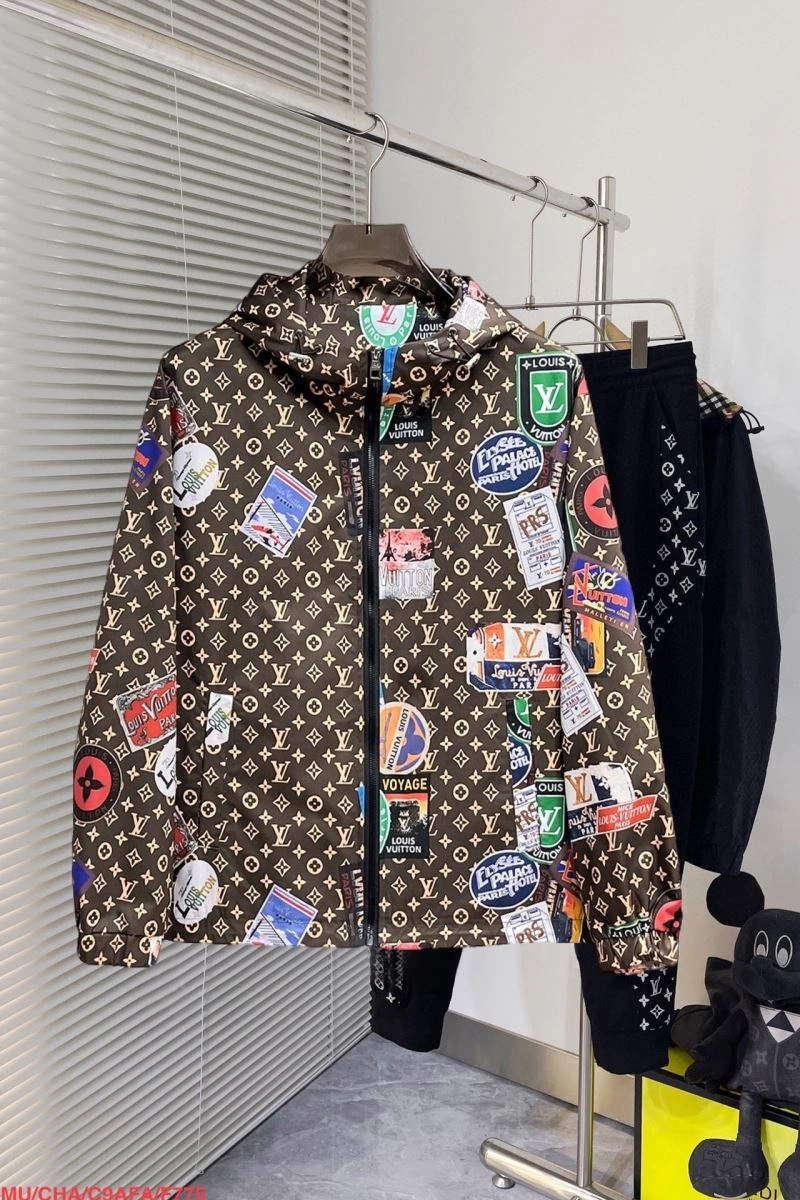 WellDesigned Louis Vuitton Outwear 136698