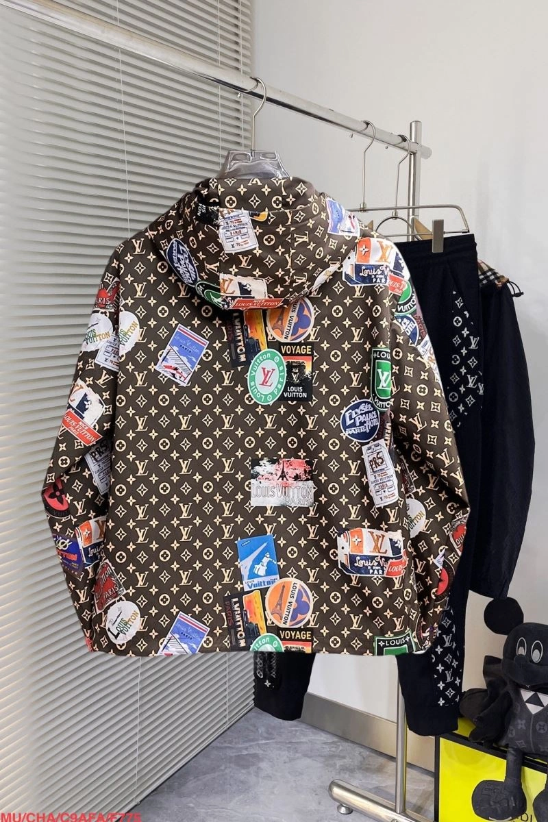 WellDesigned Louis Vuitton Outwear 136698