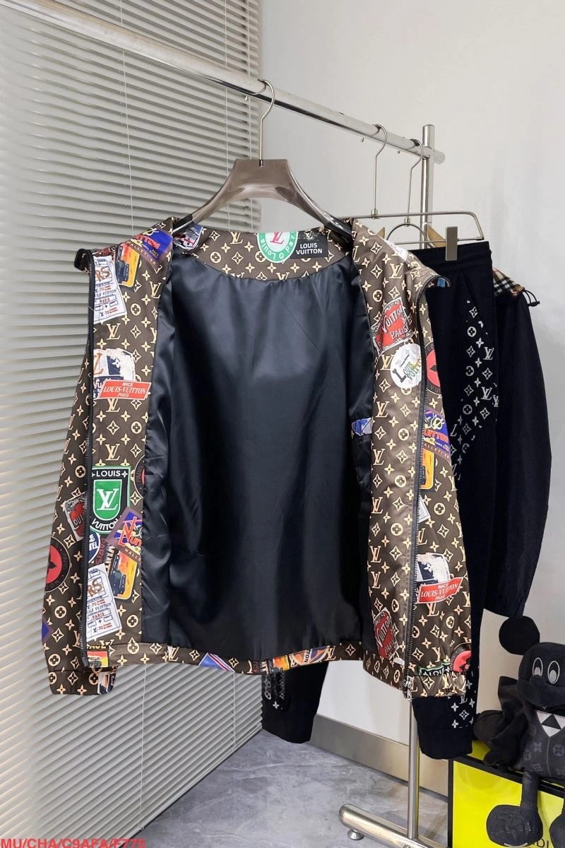 WellDesigned Louis Vuitton Outwear 136698