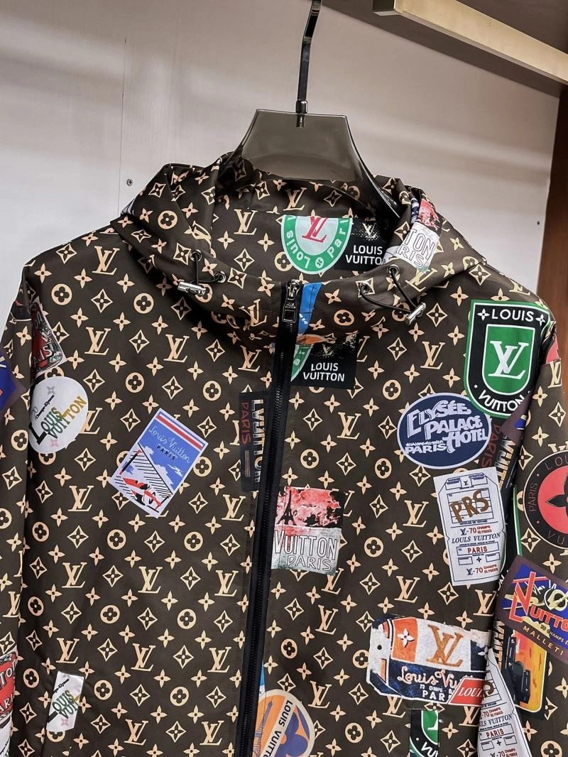 WellDesigned Louis Vuitton Outwear 136698