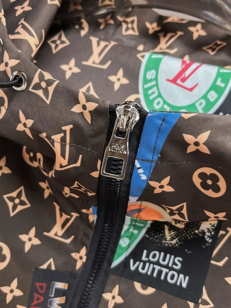 WellDesigned Louis Vuitton Outwear 136698
