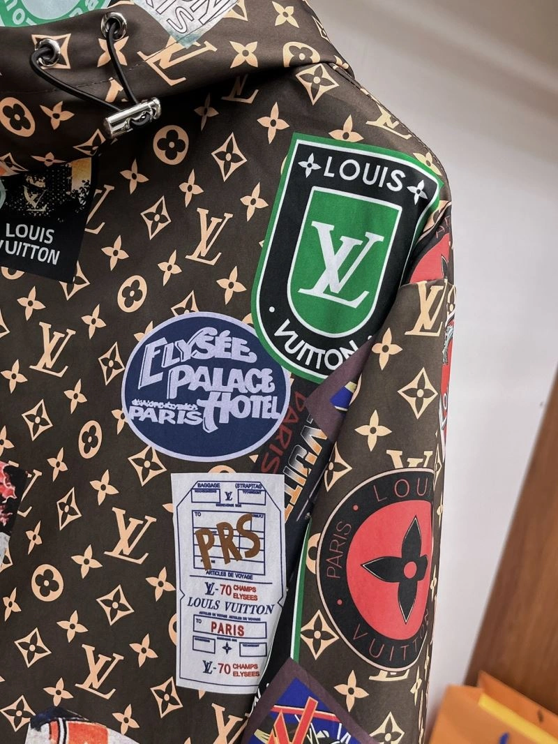 WellDesigned Louis Vuitton Outwear 136698