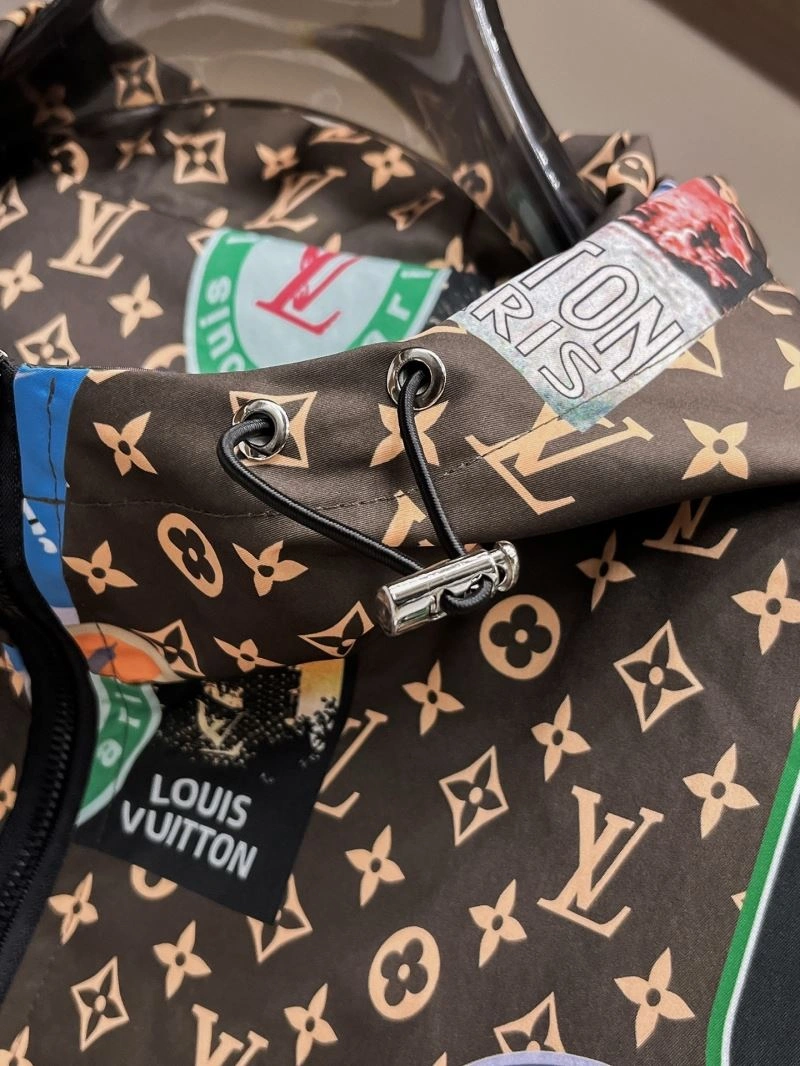 WellDesigned Louis Vuitton Outwear 136698