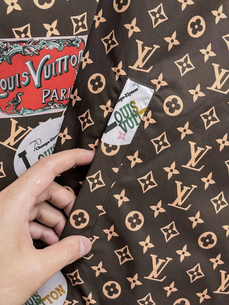 WellDesigned Louis Vuitton Outwear 136698