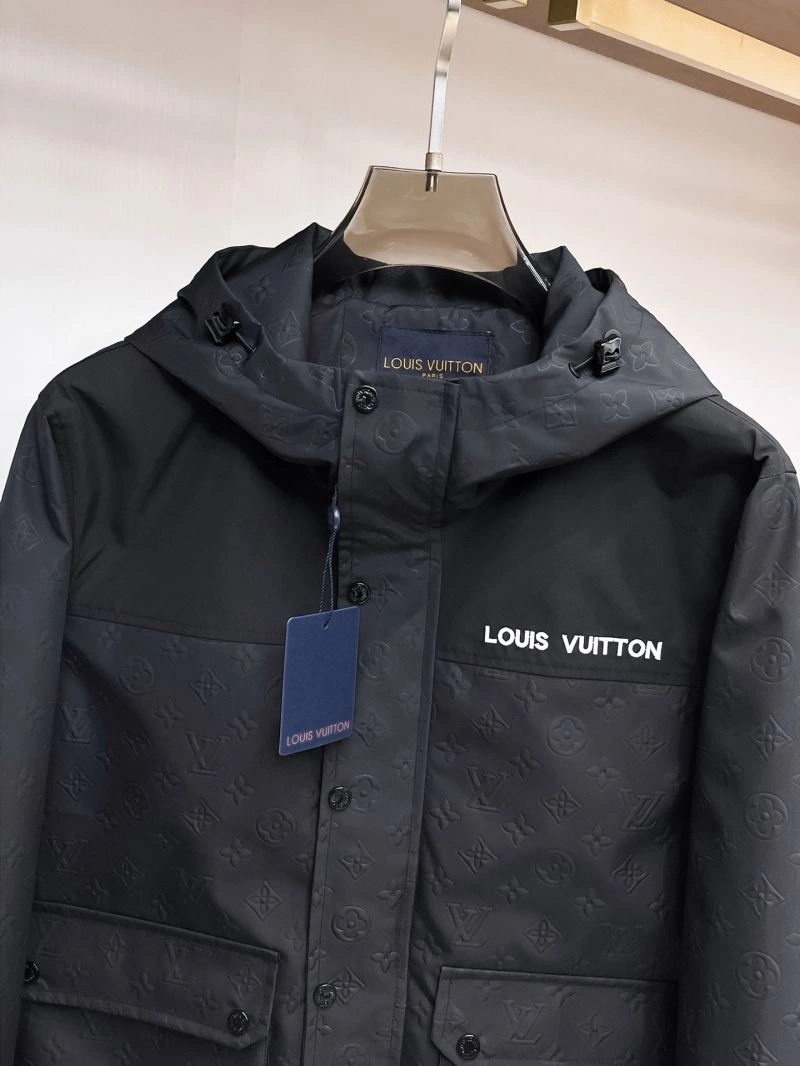 Louis Vuitton Outwear Bold 136707