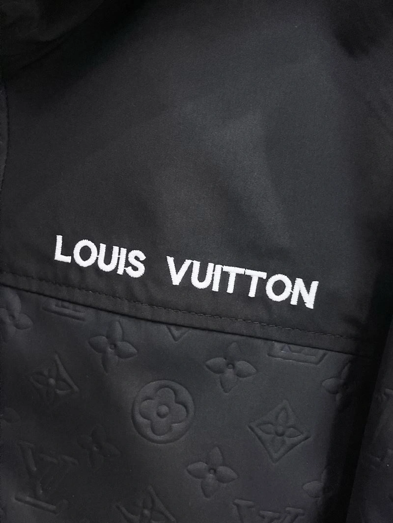 Louis Vuitton Outwear Bold 136707