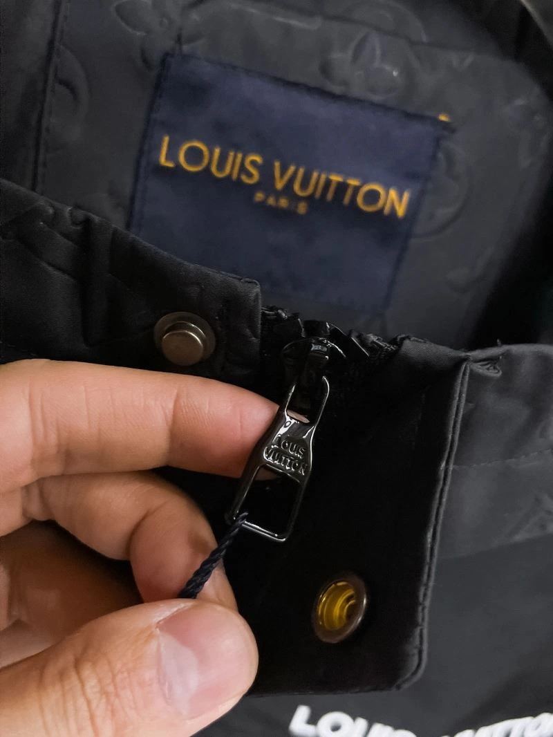 Louis Vuitton Outwear Bold 136707