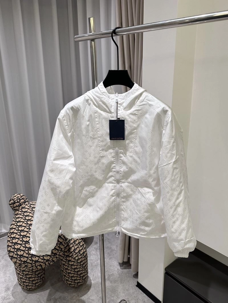 SmoothTexture Louis Vuitton Outwear 136691